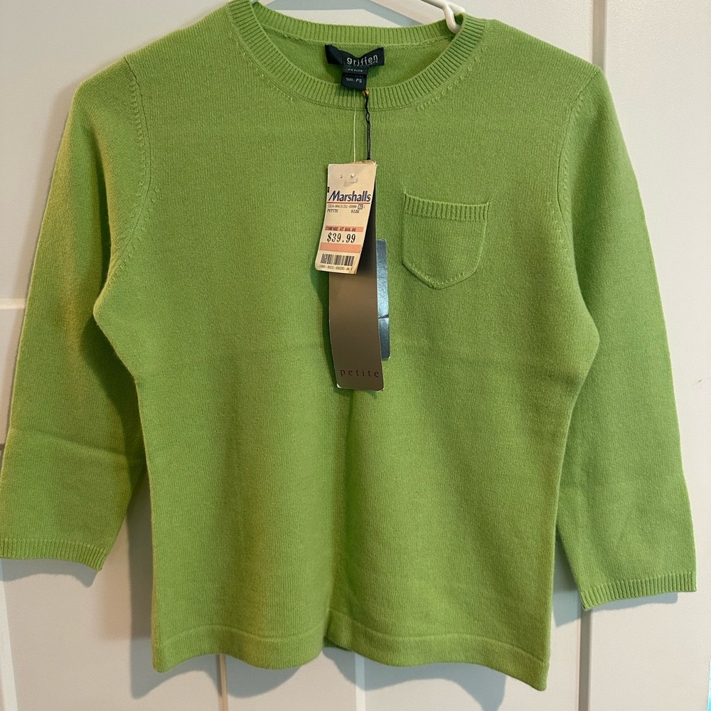 100% cashmere! Long sleeve sweater. Short and cute. Petite Small. NWT.